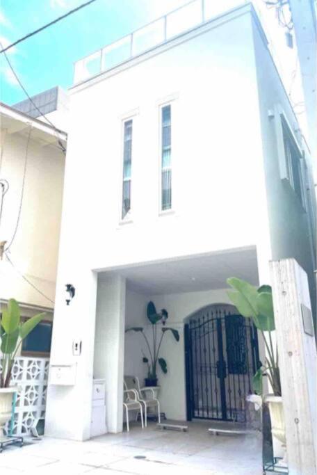 Small Villa Tokyo 渋谷まで2駅10分 青山一丁目駅徒歩3分一軒家ペット歓迎お子様歓迎駐車場あり6人までok Bagian luar foto